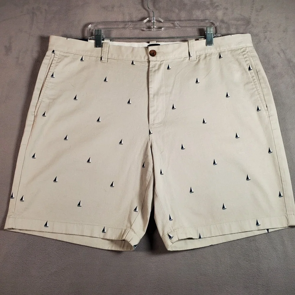 J Crew Chino Shorts Mens 40 Beige All Over Sailboat Print Embroidered Preppy NEW